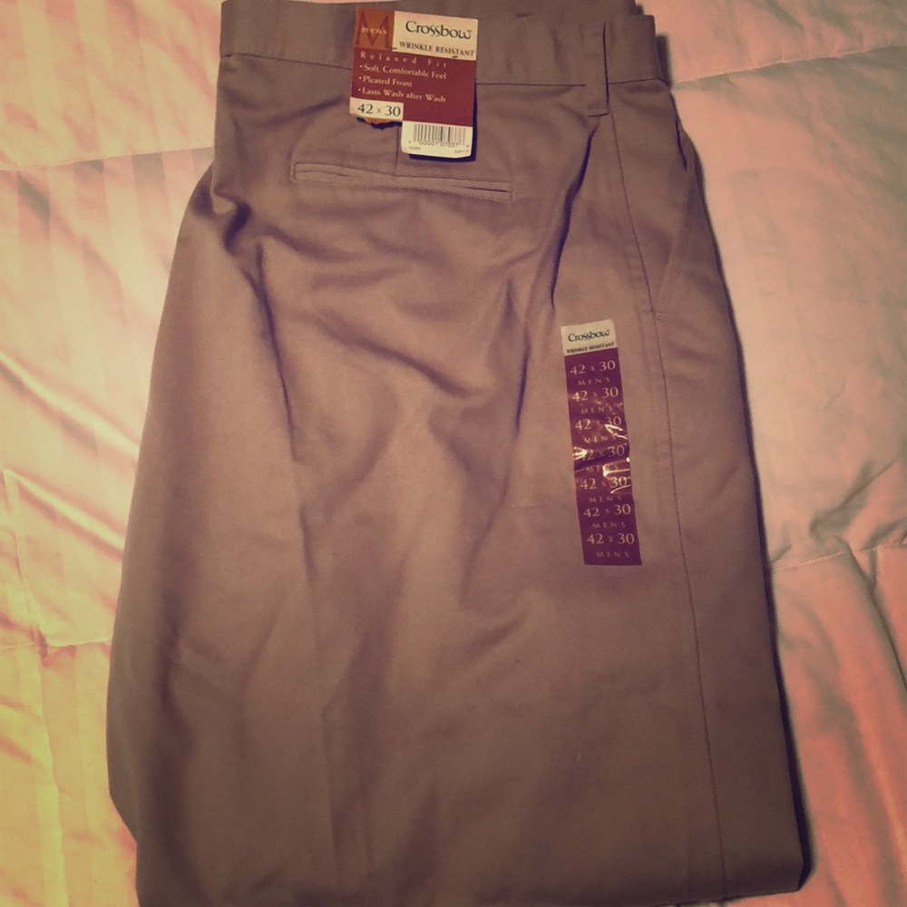 NWT Crossbow pleated front Khaki pants.